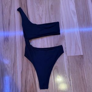 Pretty Little Thing Black Cutout One piece Swimsuit